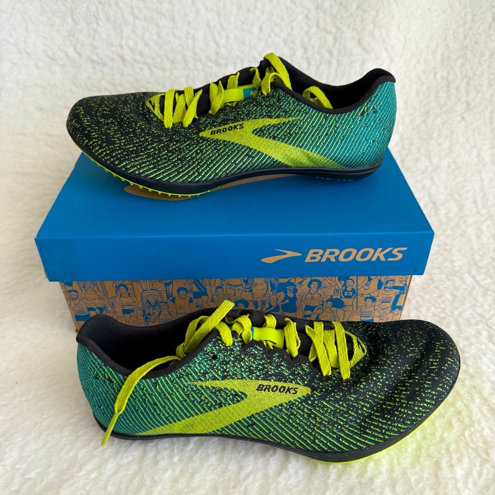 Brooks Men's Spikeless Green and Black Running Shoes, Size 6.5 Medium/D